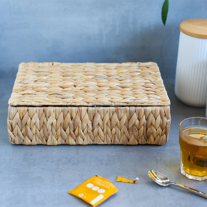 Eckige Teebox von HMF mit 8 Fächern, geflochten aus Wasserhyazinthe, in der Größe 33 x 21 x 10 cm