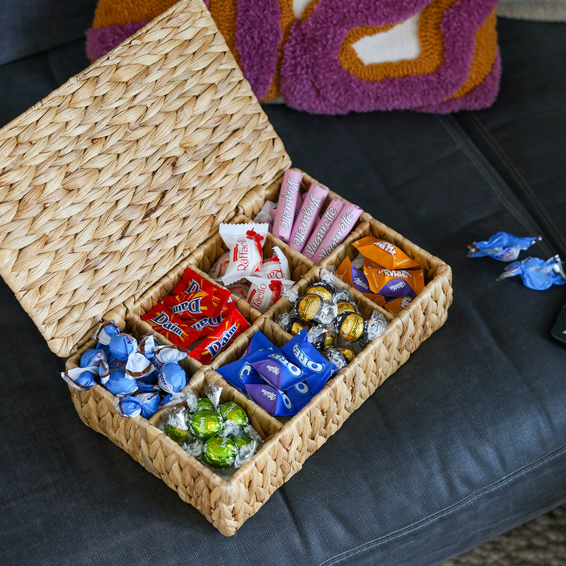 Eckige Teebox von HMF mit 8 Fächern, geflochten aus Wasserhyazinthe, in der Größe 33 x 21 x 10 cm