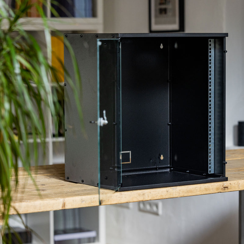 Unmontierter 19 Zoll Serverschrank von HMF mit 12 Höheneinheiten in Schwarz